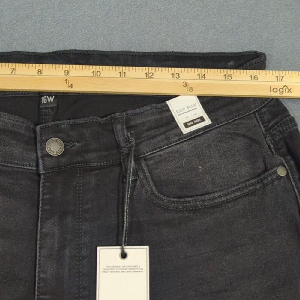 Judy Blue Jeans Women's 16w Black Skinny Fit Mid Rise Frayed Hems Denim Nwt — image 5 of 8